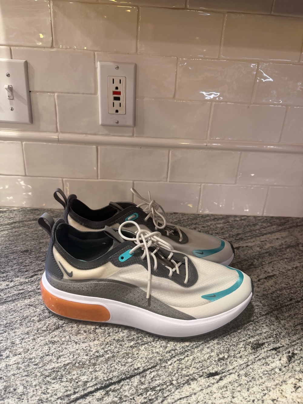 Women’s Nike Air Max Dia SE BV6479-002 Size 10